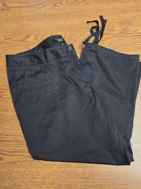 NWOT  Talbots  Signature Women Petites Black 4 Pocket Capris 16WP
